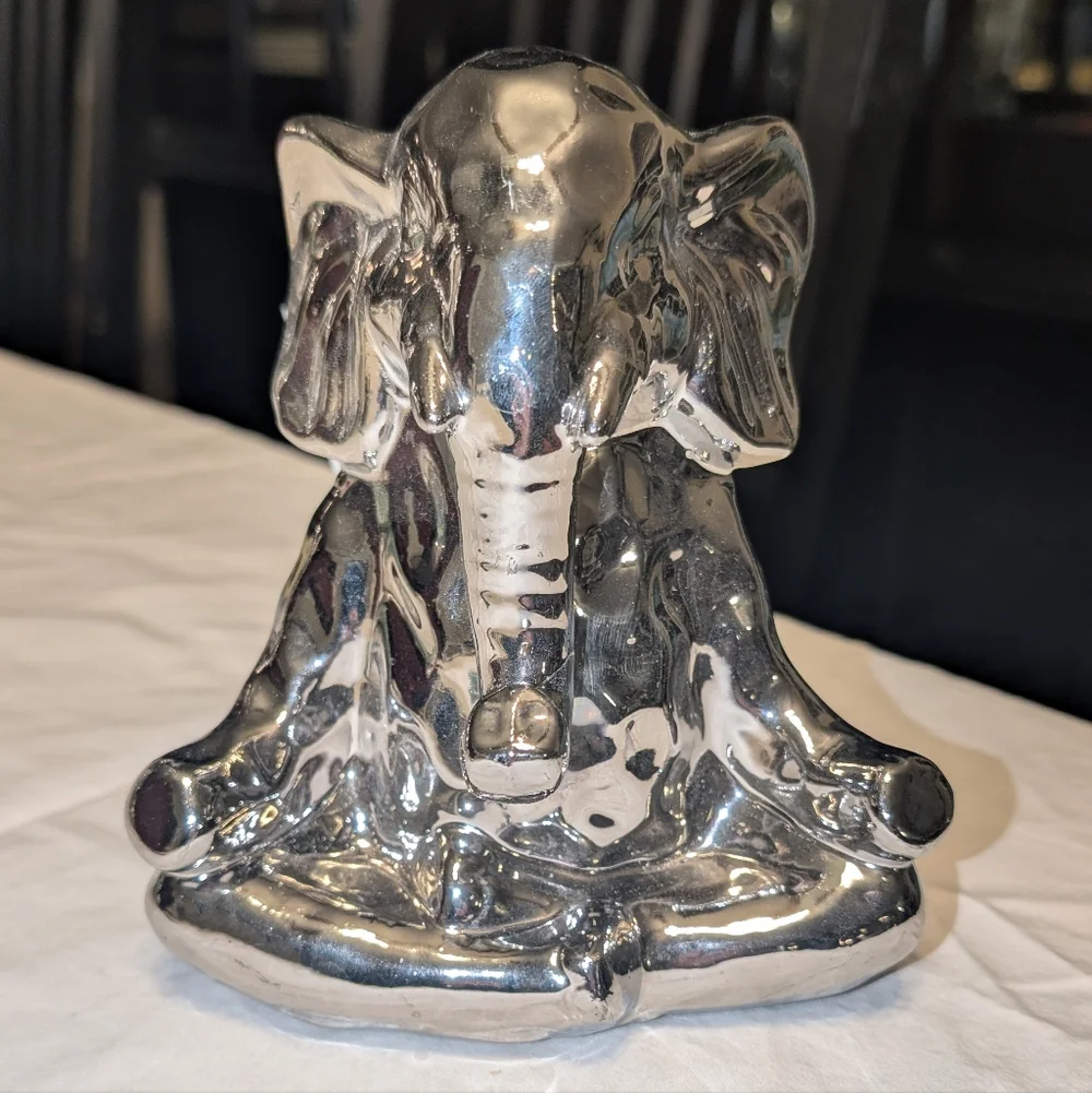GC Home Decor Meditating Elephant Scent Diffuser in Chrome Silver
